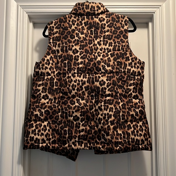 Always in style Leopard! Puffer Vest Charter Club Size Large - Picture 8 of 9